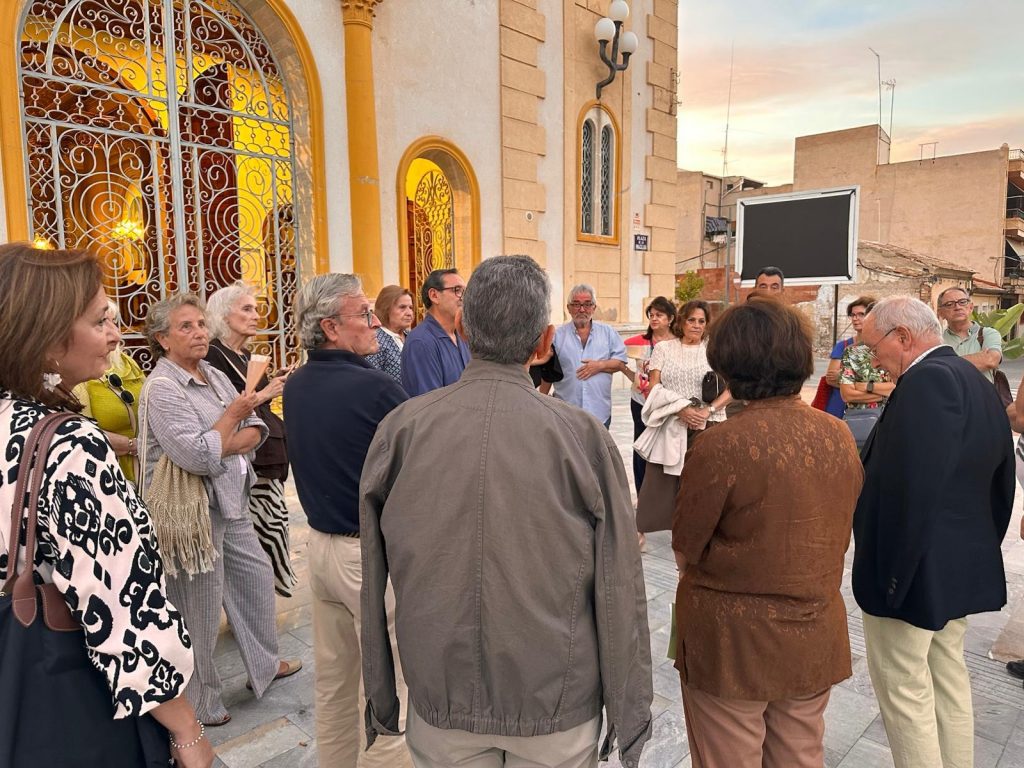 Visita guiada a la exposición Dibujos de Carpe y a la iglesia de la Asunción en Alcantarilla el 3 de octubre de 2025.