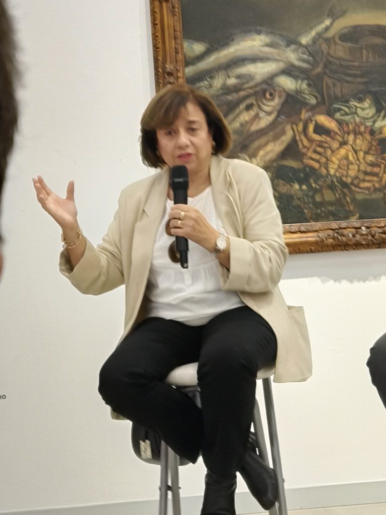 Celina Hernández-Carpe Monterde en la presentación de la exposición Carpe y los maestros Solana y Vázquez Díaz en el Ayuntamiento de Murcia