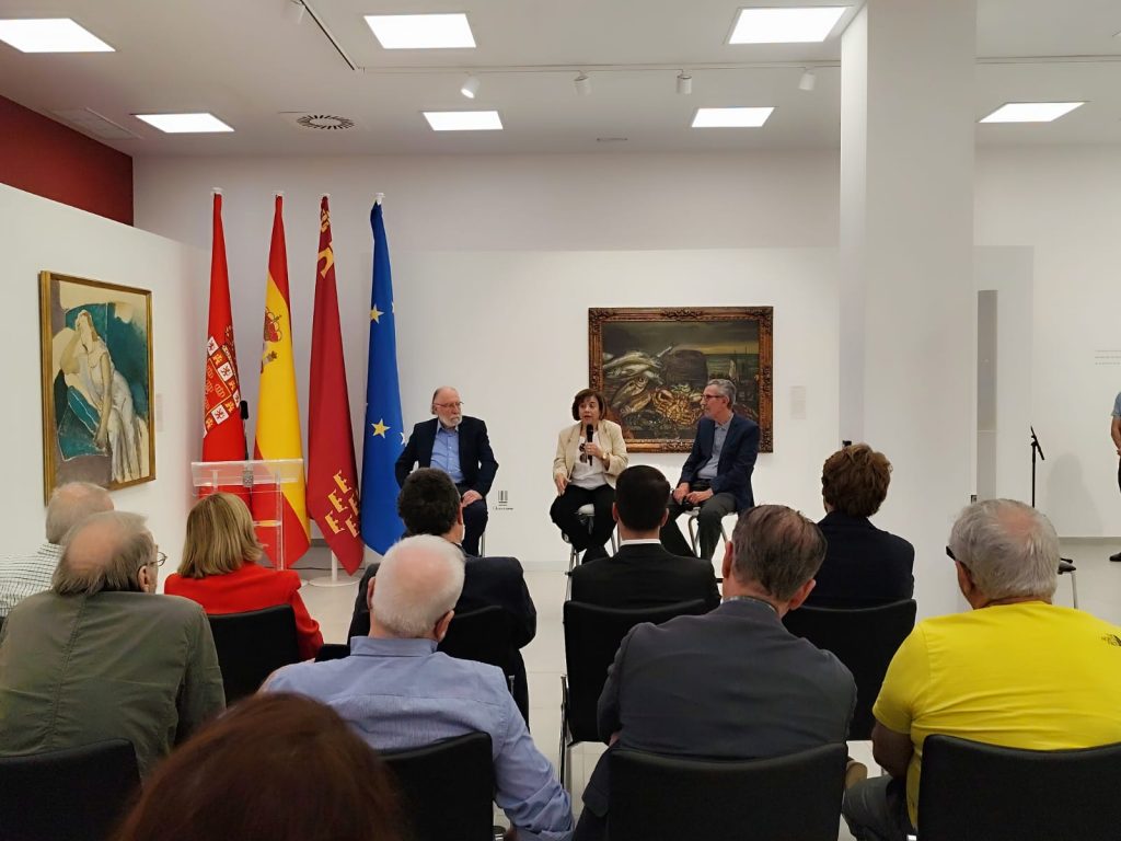Presentación de la exposición Carpe y los maestros Solana y Vázquez Díaz en el Ayuntamiento de Murcia el 17 de octubre de 2025